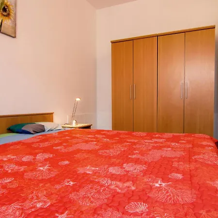 Apartament Amazing In With Kitchen Valbandon