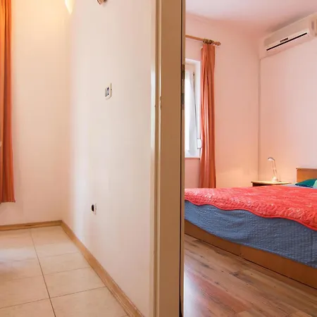 Amazing In With Kitchen Apartament